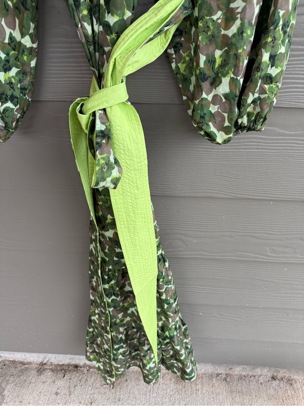 Tuckernuck Green Floral Tie-Waist Midi Dress - Picture 4 of 6